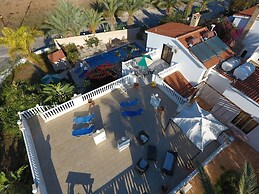 Lovely 7 Bedroom Villa !!