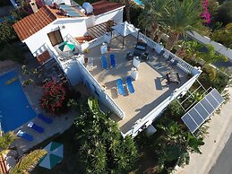 Lovely 7 Bedroom Villa !!