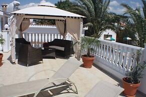 Lovely 7 Bedroom Villa !!