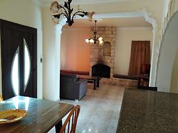 Lovely 7 Bedroom Villa !!