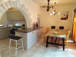 Lovely 7 Bedroom Villa !!