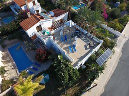 Lovely 7 Bedroom Villa !!