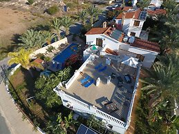 Lovely 7 Bedroom Villa !!