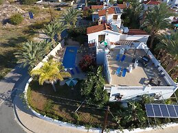 Lovely 7 Bedroom Villa !!