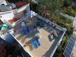 Lovely 7 Bedroom Villa !!