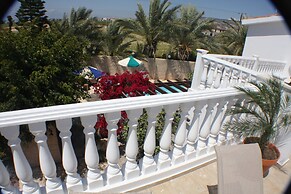 Lovely 7 Bedroom Villa !!