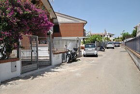 La Bouganville Studio 200 m From the sea