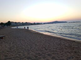 Astrinos Apt Simple, Cosy, Comfortable, Near the Beach