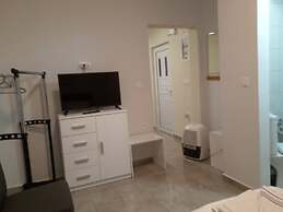 Astrinos Apt Simple, Cosy, Comfortable, Near the Beach