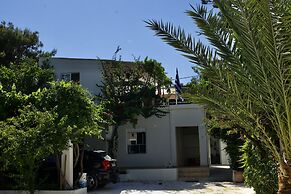 Astrinos Apt Simple, Cosy, Comfortable, Near the Beach