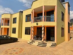 Room-nshuti Spacious Quiet Rm For Short