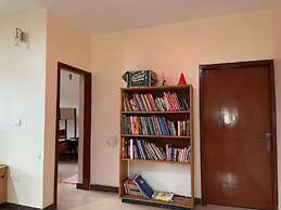 Room-nshuti Spacious Quiet Rm For Short