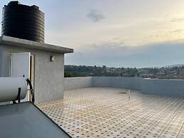 Room-nshuti Spacious Quiet Rm For Short