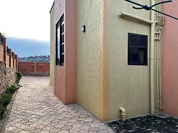 Room-nshuti Spacious Quiet Rm For Short