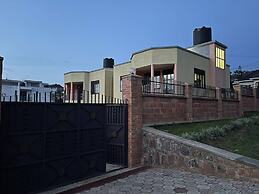 Room-nshuti Spacious Quiet Rm For Short