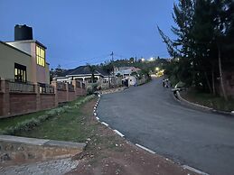 Room-nshuti Spacious Quiet Rm For Short