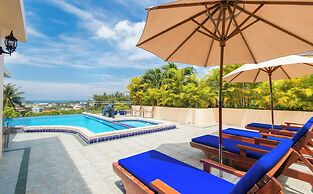 Luxury Four Bed Villa Jasmine, Infinity Pool, Full Staff , Chef and Br