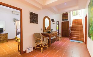 Luxury Four Bed Villa Jasmine, Infinity Pool, Full Staff , Chef and Br