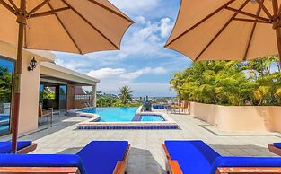 Luxury Four Bed Villa Jasmine, Infinity Pool, Full Staff , Chef and Br