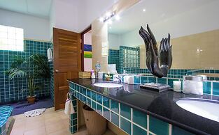 Luxury Four Bed Villa Jasmine, Infinity Pool, Full Staff , Chef and Br