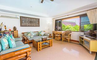Luxury Four Bed Villa Jasmine, Infinity Pool, Full Staff , Chef and Br