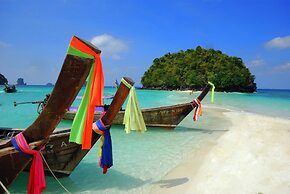 Luxury Four Bed Villa Jasmine, Infinity Pool, Full Staff , Chef and Br