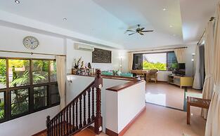 Luxury Four Bed Villa Jasmine, Infinity Pool, Full Staff , Chef and Br