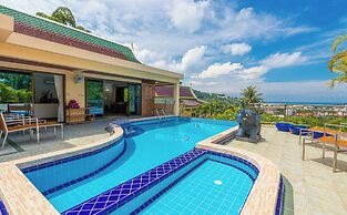 Luxury Four Bed Villa Jasmine, Infinity Pool, Full Staff , Chef and Br
