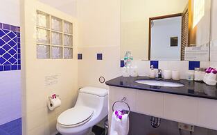 Luxury Four Bed Villa Jasmine, Infinity Pool, Full Staff , Chef and Br