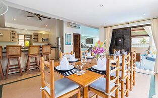 Luxury Four Bed Villa Jasmine, Infinity Pool, Full Staff , Chef and Br