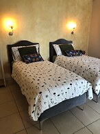 Room in B&B - Casa Belvedere - Complimentary Wifi and Private Parking