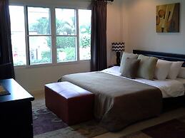 Private Luxurious Salt Water Pool Villa Situated In Peaceful Upmarket 