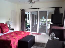 Private Luxurious Salt Water Pool Villa Situated In Peaceful Upmarket 