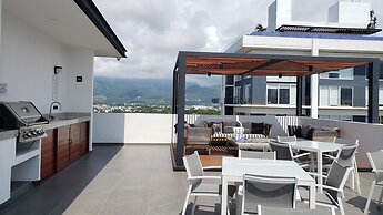 Spectacular Beach And Mountain View Condo - 5 Min From The Beach