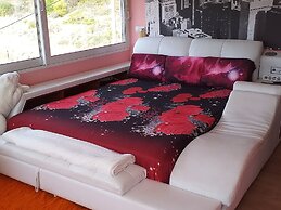 Free Mini Pool Jacuzzi Airport House - up to 8 People