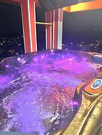 Free Mini Pool Jacuzzi Airport House - up to 8 People