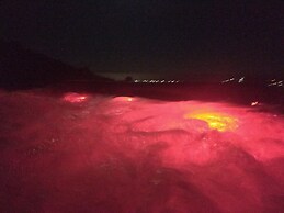 Free Mini Pool Jacuzzi Airport House - up to 8 People