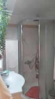 Free Mini Pool Jacuzzi Airport House - up to 8 People