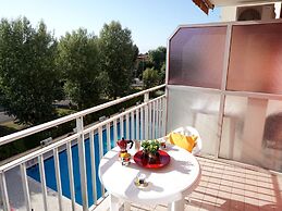 Lovely Flat With Balcony and Shared Swimming Pool