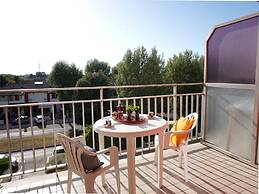Lovely Flat With Balcony and Shared Swimming Pool