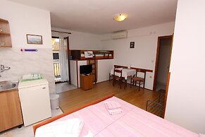 Miriana Studio With Balcony