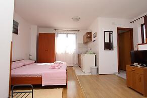 Miriana Studio With Balcony