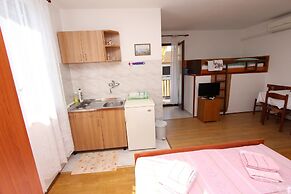 Miriana Studio With Balcony