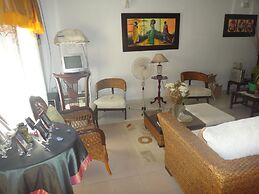Room in Guest Room - Green Sea Villa Helen Inn, Kilometer 4 Circunvala