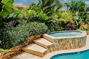 Elegant 2-bedroom Apartment 2 km From Eagle Beach