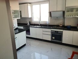 Familiar Luxury Apartment