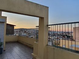 Familiar Luxury Apartment