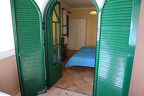 The Harmony - Beachfront sea View Apartment