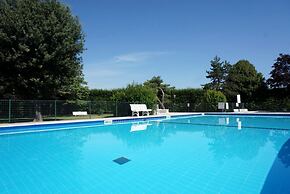 Cosy two - Storey Villa With a Garden and a Shared Swimming Pool