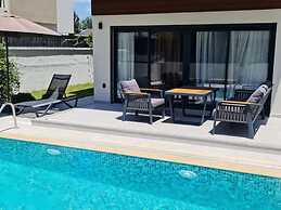 Room in Villa - Cheerful Brand New 4 Bedrooms Villa With Pool